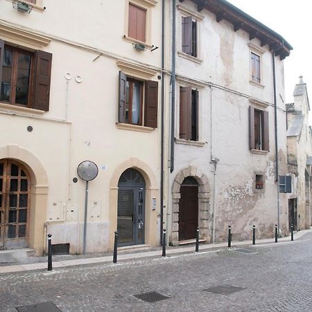 Ai Piedi Del Castello / 4Pl / Apt. Full Verona Exteriör bild