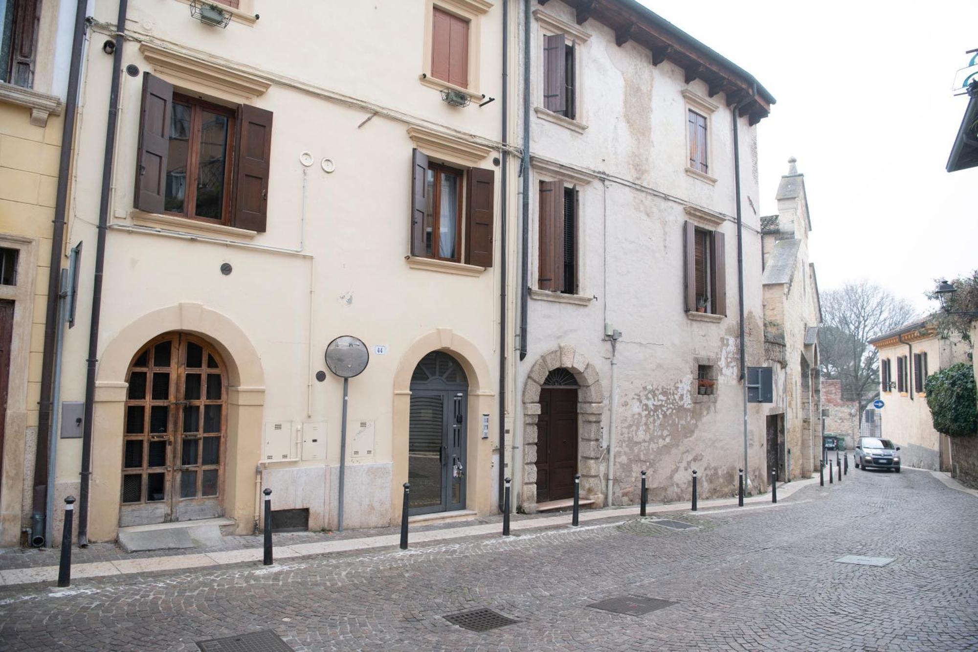 Ai Piedi Del Castello / 4Pl / Apt. Full Verona Exteriör bild