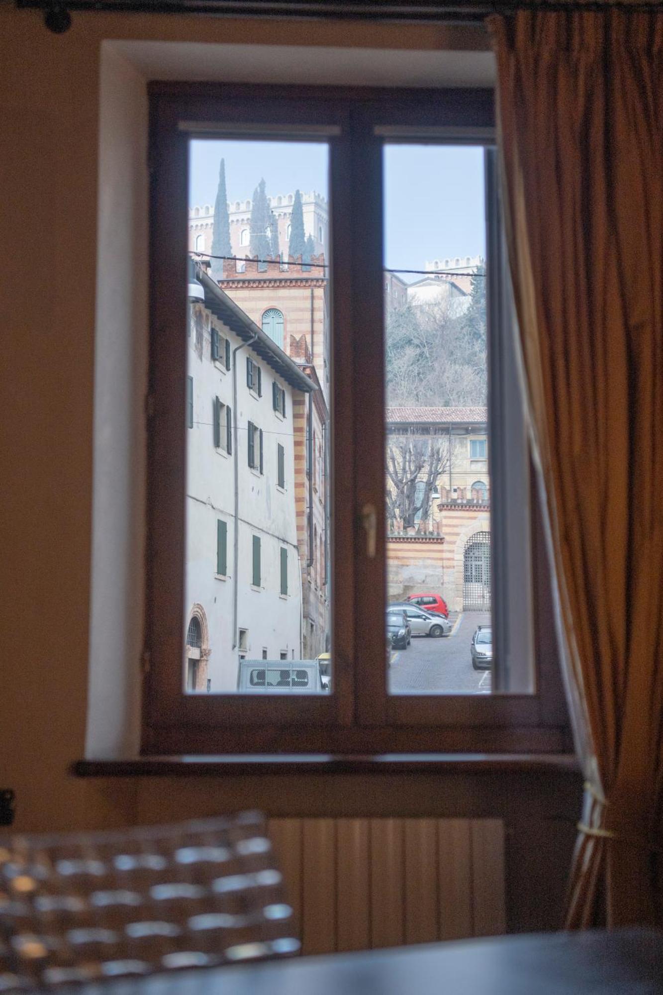 Ai Piedi Del Castello / 4Pl / Apt. Full Verona Exteriör bild
