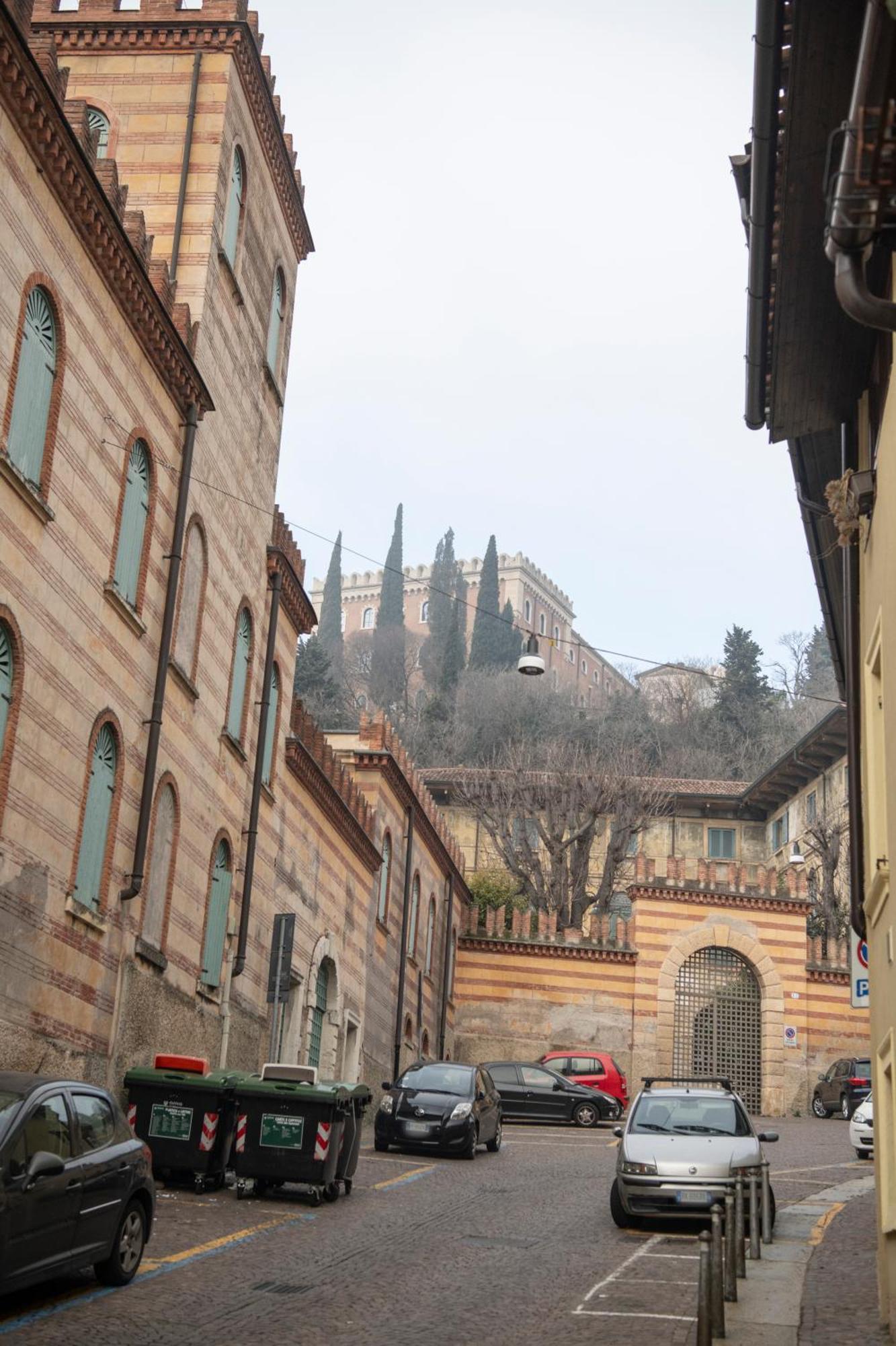 Ai Piedi Del Castello / 4Pl / Apt. Full Verona Exteriör bild
