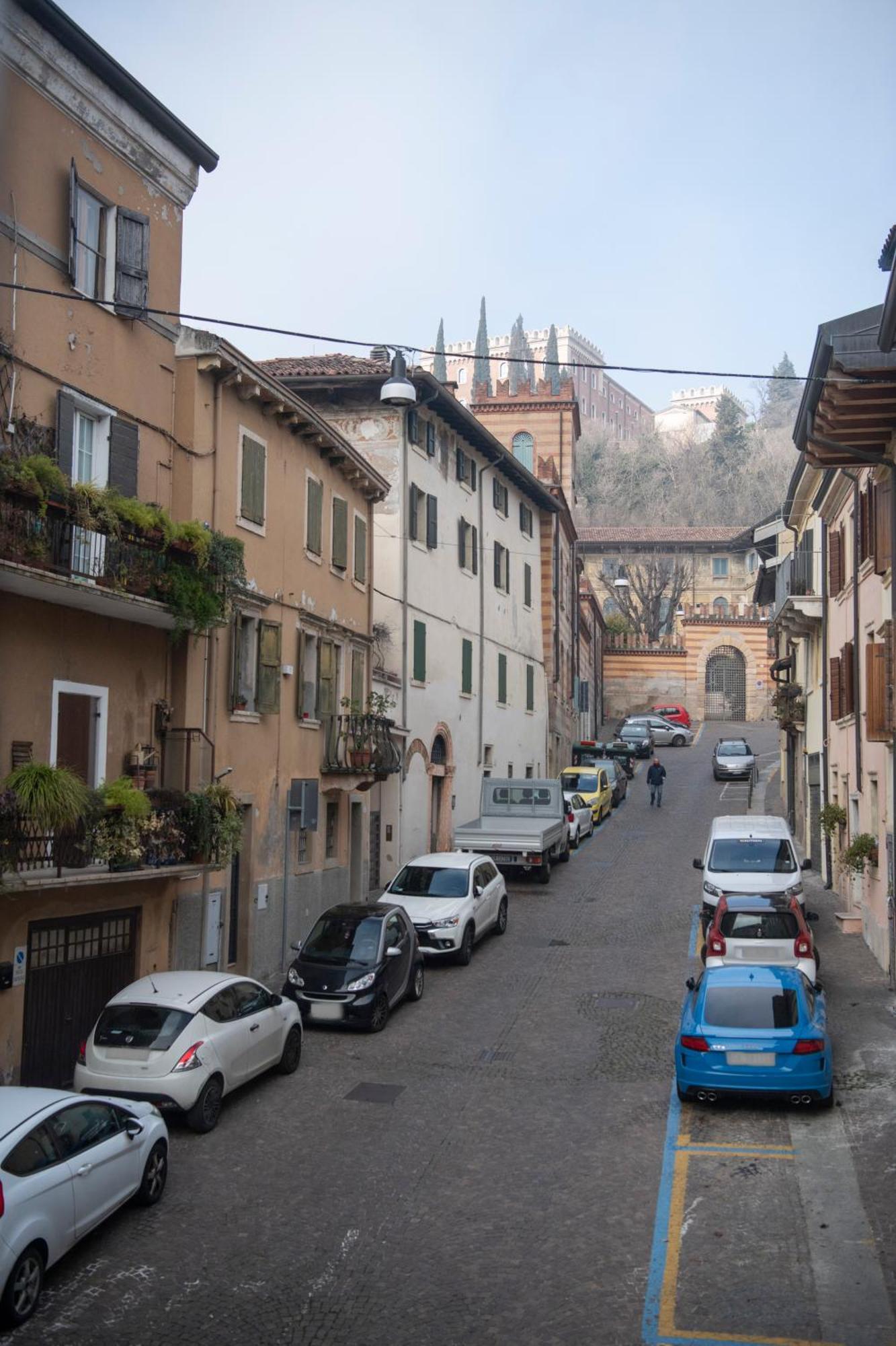 Ai Piedi Del Castello / 4Pl / Apt. Full Verona Exteriör bild
